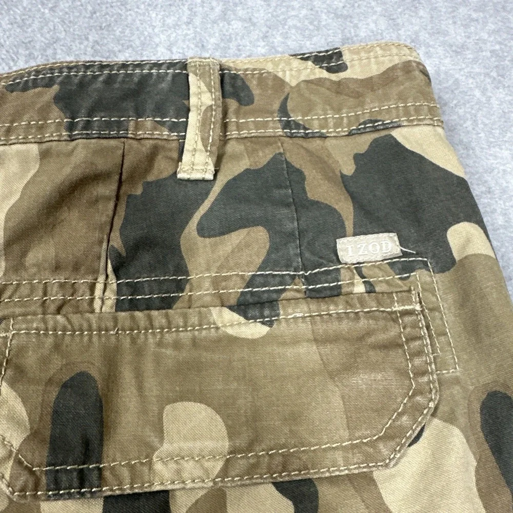 IZOD Men's Camouflage Cargo Shorts Size 34x10 Army Y2K Skater Baggy
